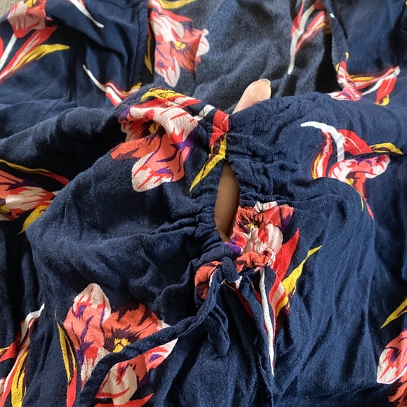 Express Navy Floral Blouse - Picture 3 of 6